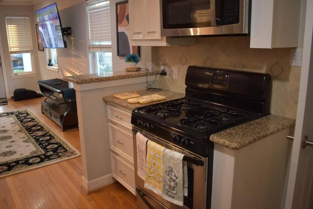 Townhouse Near Midtown Apartment Houston Exterior photo